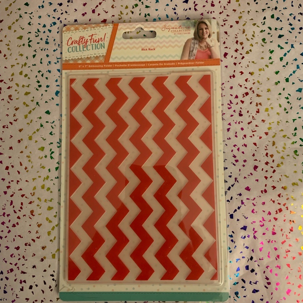 NWT 5x7 RicRac Embossing Folder. Fun for card making and crafts!